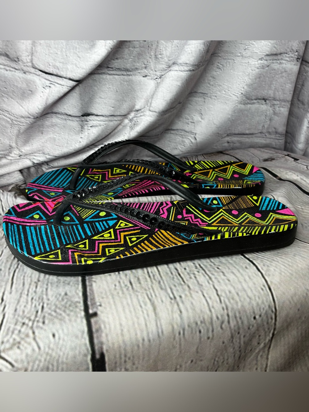Casual Maximalist Retro 80s 90s Saved By The Bell Neon Pop Flip Flop Sandals 10